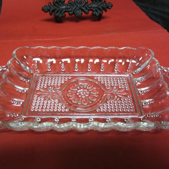 VINTAGE 50'S CLEAR PRESSED GLASS RELISH TRAY, DOTTED WITH FLOWER IN CENTER - Picture 5 of 7